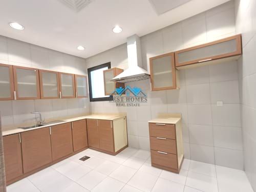 3 Bedrooms Apartment in Rumaithiya