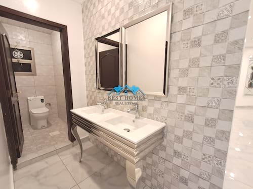 Nice & Modern 4 Bedroom Ground Floor Apartment with Two Entrances in Surra