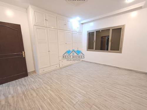 Nice & Modern 4 Bedroom Ground Floor Apartment with Two Entrances in Surra