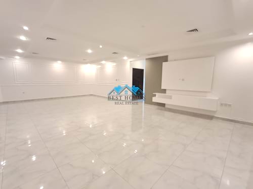 Nice & Modern 4 Bedroom Ground Floor Apartment with Two Entrances in Surra