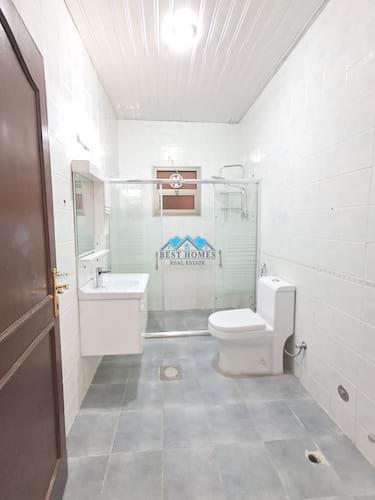 Nice & Modern 4 Bedroom Ground Floor Apartment with Two Entrances in Surra