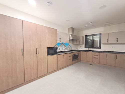 Modern Style 6 Bedrooms Floor in Sadeeq