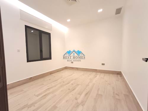 Modern Style 6 Bedrooms Floor in Sadeeq