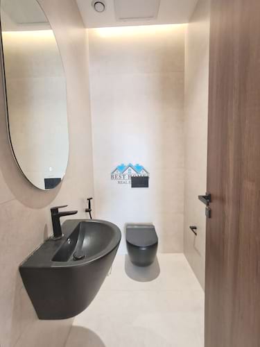 Modern Style 6 Bedrooms Floor in Sadeeq