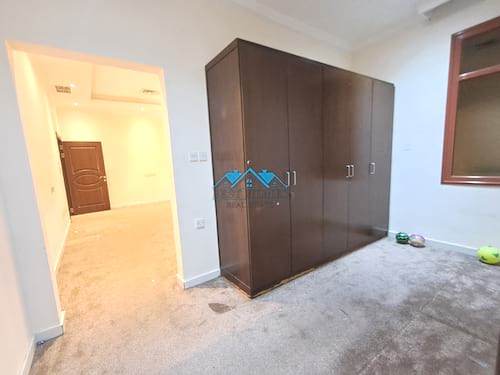 Spacious 3 Bedrooms Apartment With Maid's Room In Mishref