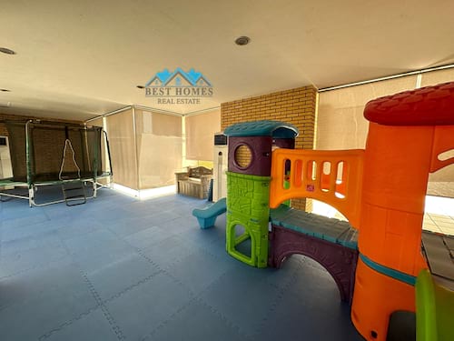 03 Bedroom Spacious Apartment in Shaab Al Bahari