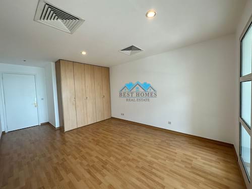 03 Bedroom Spacious Apartment in Shaab Al Bahari