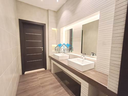 Luxury 4 Bedroom Apartment with Two Entrance in Jabriya