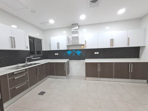 Luxury 4 Bedroom Apartment with Two Entrance in Jabriya