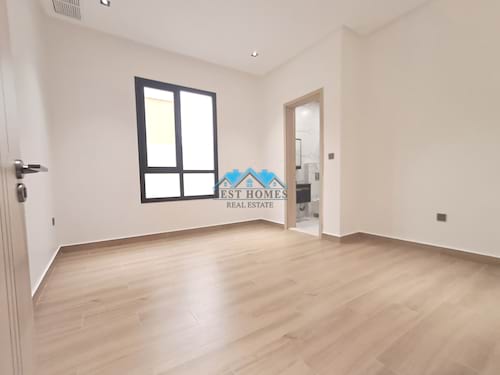 5 Bedrooms Brand New Floor in Bayan