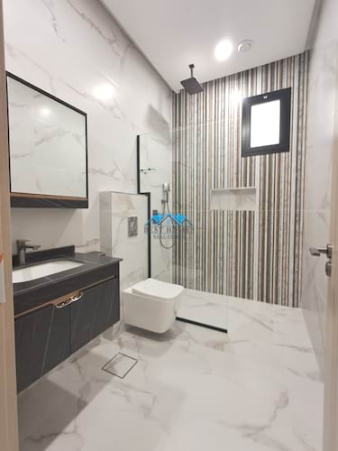 5 Bedrooms Brand New Floor in Bayan