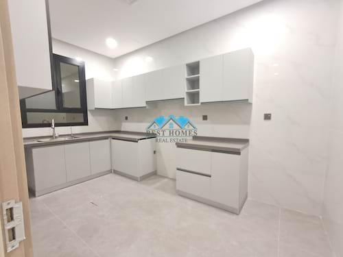 5 Bedrooms Brand New Floor in Bayan