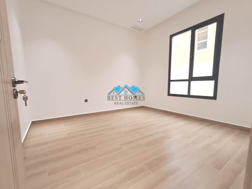 5 Bedrooms Brand New Floor in Bayan