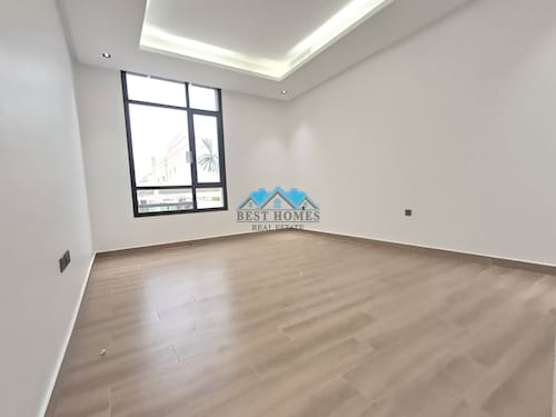 5 Bedrooms Brand New Floor in Bayan