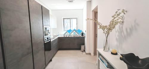 Luxury 3 Bedrooms Sea View Furnished Apartment with Premium Facilities in Shaab Al Bahri