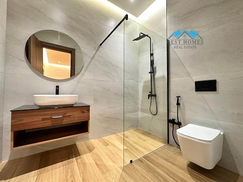 Brand New Modern 6 Bedrooms Floor in Saddiq