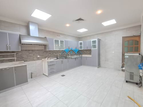 4 Bedrooms Floor in Salam Area