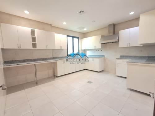 Spacious 3 Master Bedrooms Floor With Balcony In Jabriya