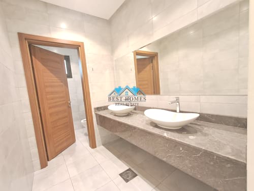 Spacious 3 Master Bedrooms Floor With Balcony In Jabriya