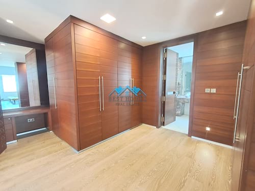 Modern VIP 6 Bedrooms Villa with Swimming Pool in Salwa