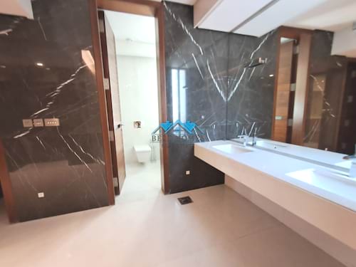 Modern VIP 6 Bedrooms Villa with Swimming Pool in Salwa