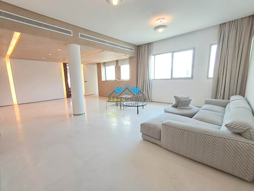 Modern VIP 6 Bedrooms Villa with Swimming Pool in Salwa