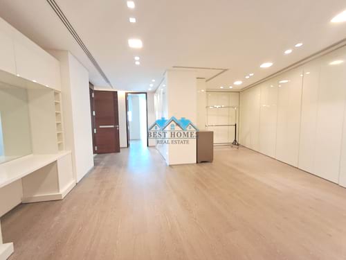 Modern VIP 6 Bedrooms Villa with Swimming Pool in Salwa