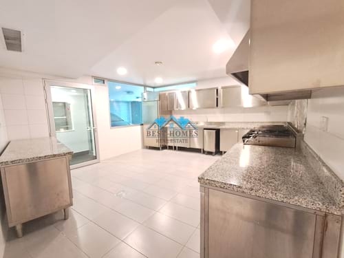 Modern VIP 6 Bedrooms Villa with Swimming Pool in Salwa