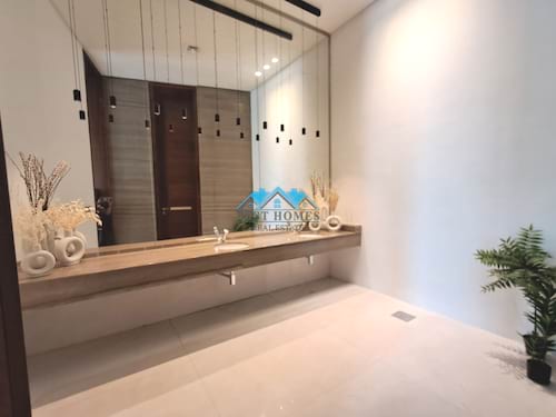 Modern VIP 6 Bedrooms Villa with Swimming Pool in Salwa