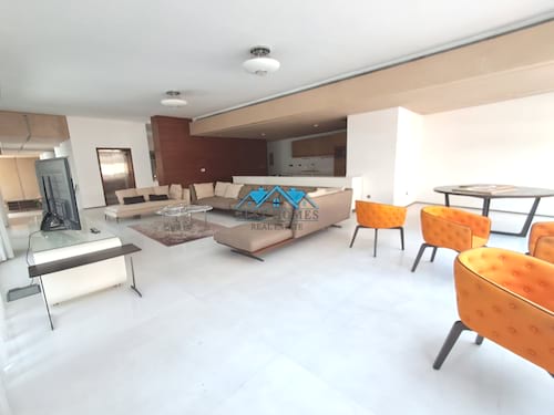 Modern VIP 6 Bedrooms Villa with Swimming Pool in Salwa