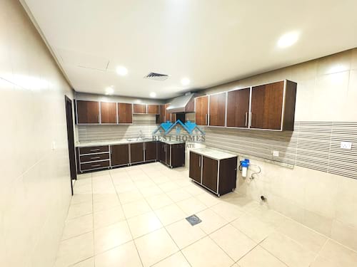 Three-Bedrooms Apartment with Balcony in Salwa