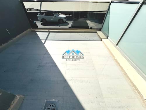 Three-Bedrooms Apartment with Balcony in Salwa