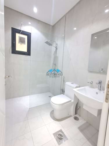 5 Bedrooms Modern Style Floor in Sadeeq