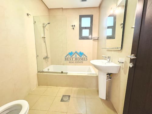 Three-Bedrooms Apartment with Balcony in Salwa