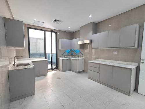 5 Bedrooms Modern Style Floor in Sadeeq