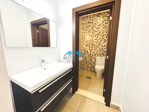 Three-Bedrooms Apartment with Balcony in Salwa