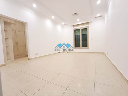 Nice and Very Spacious Six Bedrooms Villa in Surra