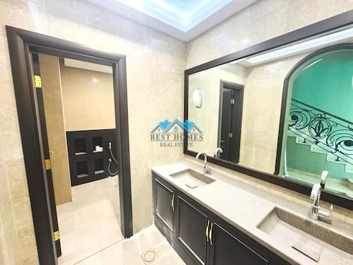 Four Master Bedroom Villa With Private Garden in Mesilla