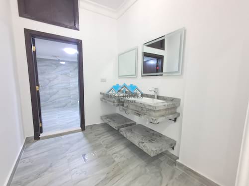 Spacious 6 Bedroom Duplex with Basement and Private Entrances in Shuhadah