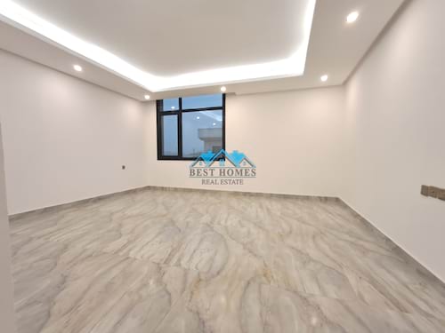 Spacious 5 Bedroom Apartment with Balcony in Surra