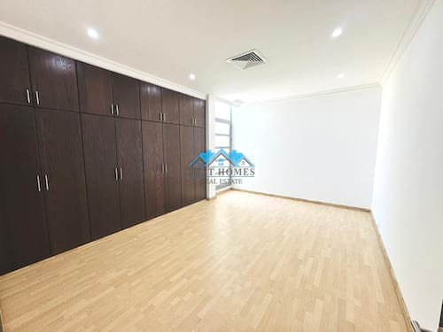Modern 4 Bedrooms Townhouse with Rooftop in Al Salam