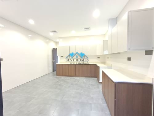4 Master Bedrooms Brand New Floor in Bayan