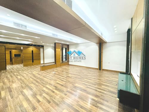Modern 6 Bedrooms Spacious Villa in Rumaithiya