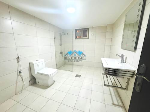Modern 6 Bedrooms Spacious Villa in Rumaithiya