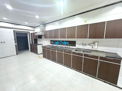 Modern 6 Bedrooms Spacious Villa in Rumaithiya