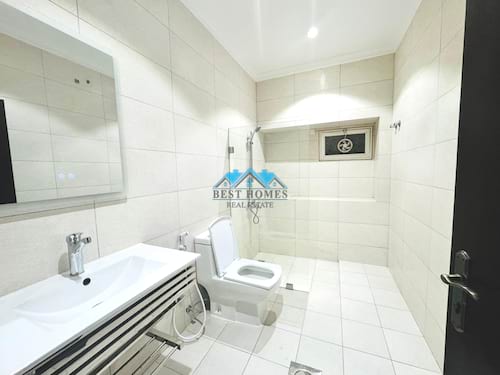 Modern 6 Bedrooms Spacious Villa in Rumaithiya