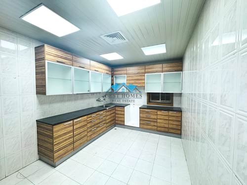 Modern 6 Bedrooms Spacious Villa in Rumaithiya