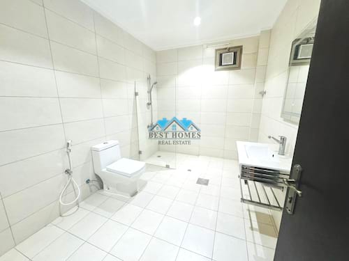 Modern 6 Bedrooms Spacious Villa in Rumaithiya