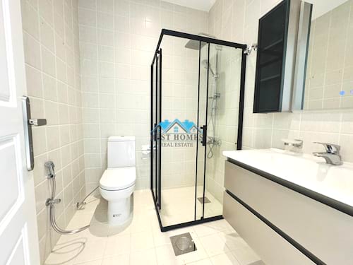 Four-Bedrooms Villa with a Huge Garden Area in Bida