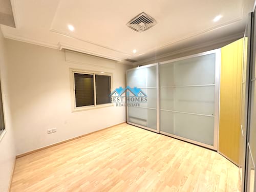 Spacious 4 Bedrooms Villa with Sea View in Salwa